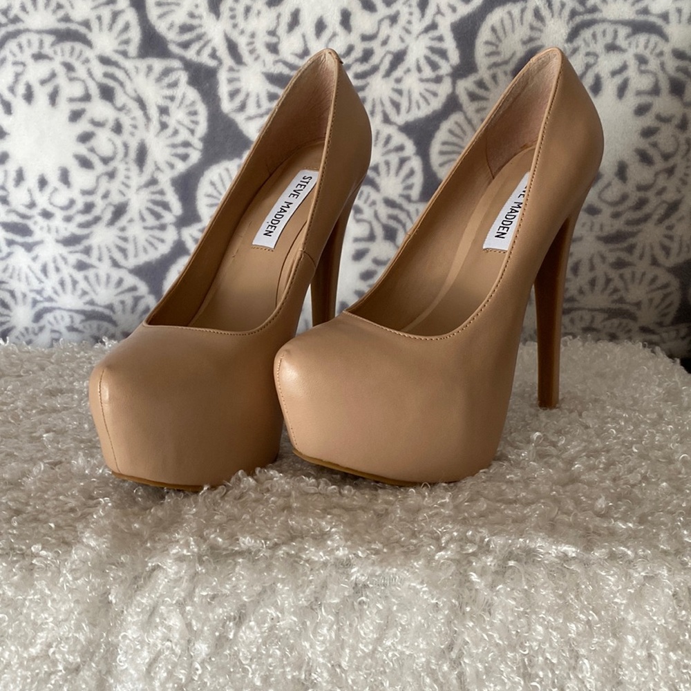 Steve Madden platforms NWOT size 6